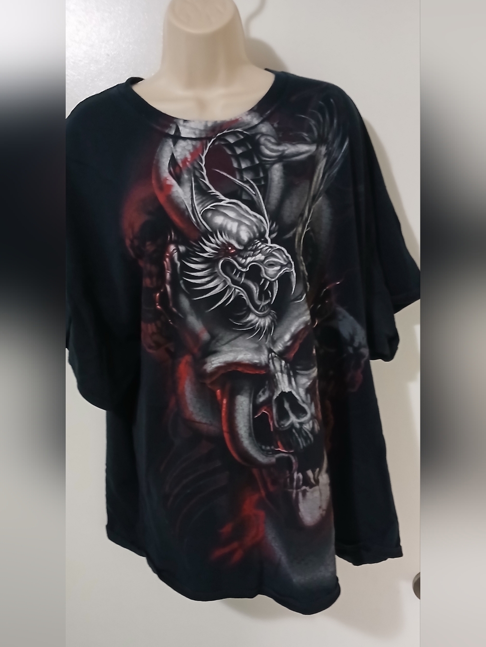 Men's Black Graphic Skull & Dragon Short-Sleeve Shirt